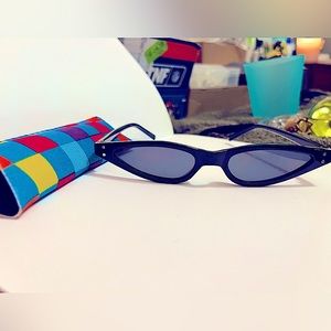 Vintage mini cat eyes sunglasses 1960’s 1970’s black womens